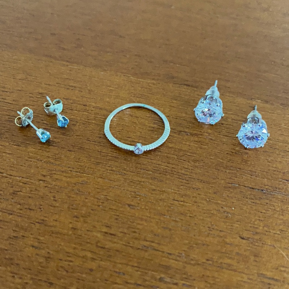 Lot of 2 rhinestone earrings and 1 ring